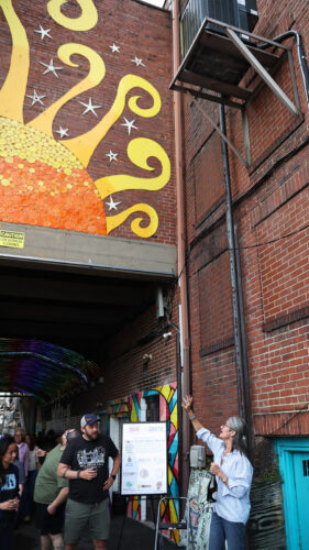 grohl-mural5-281x500.jpg
